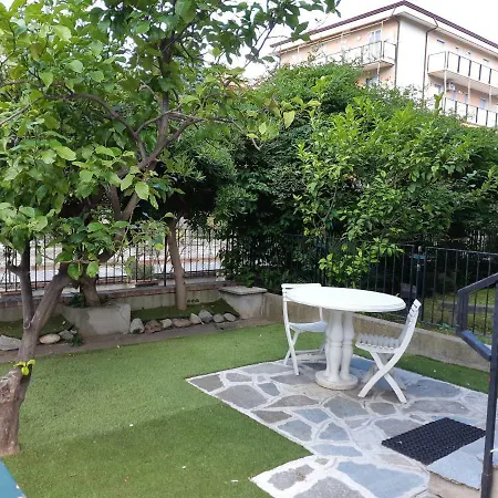 Apartamento Al Mare Con Giardino *