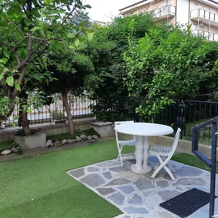 Al Mare Con Giardino *