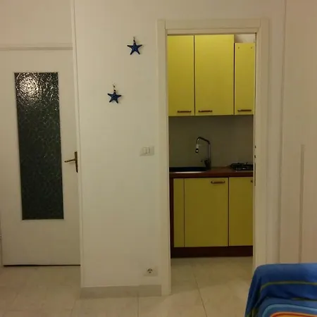 Al Mare Con Giardino Apartment *